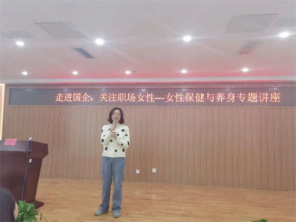 P(gun)(i)Ů oއͶFeСŮԱcB(zhun)}v